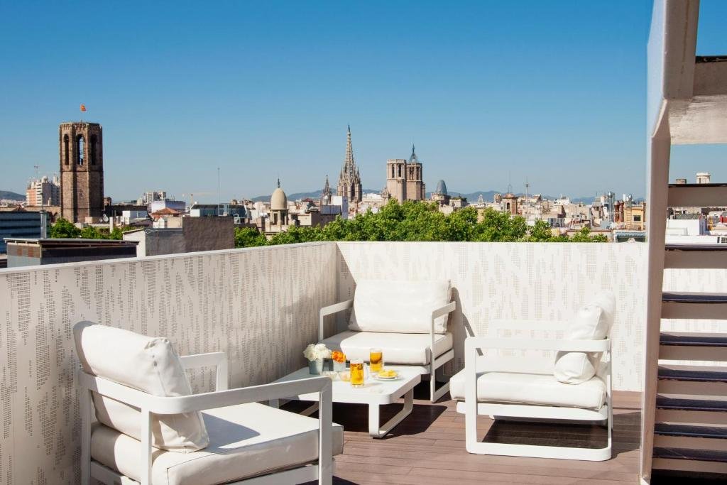 מלון גאודי ברצלונה עם נוף לסגרדה פמיליה
