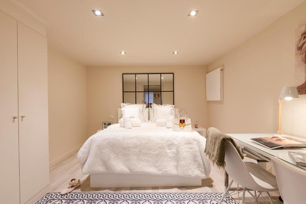 מלון הדירות שיק ברצלונה חדר שינה גדול בדירה לכל המשפחה
